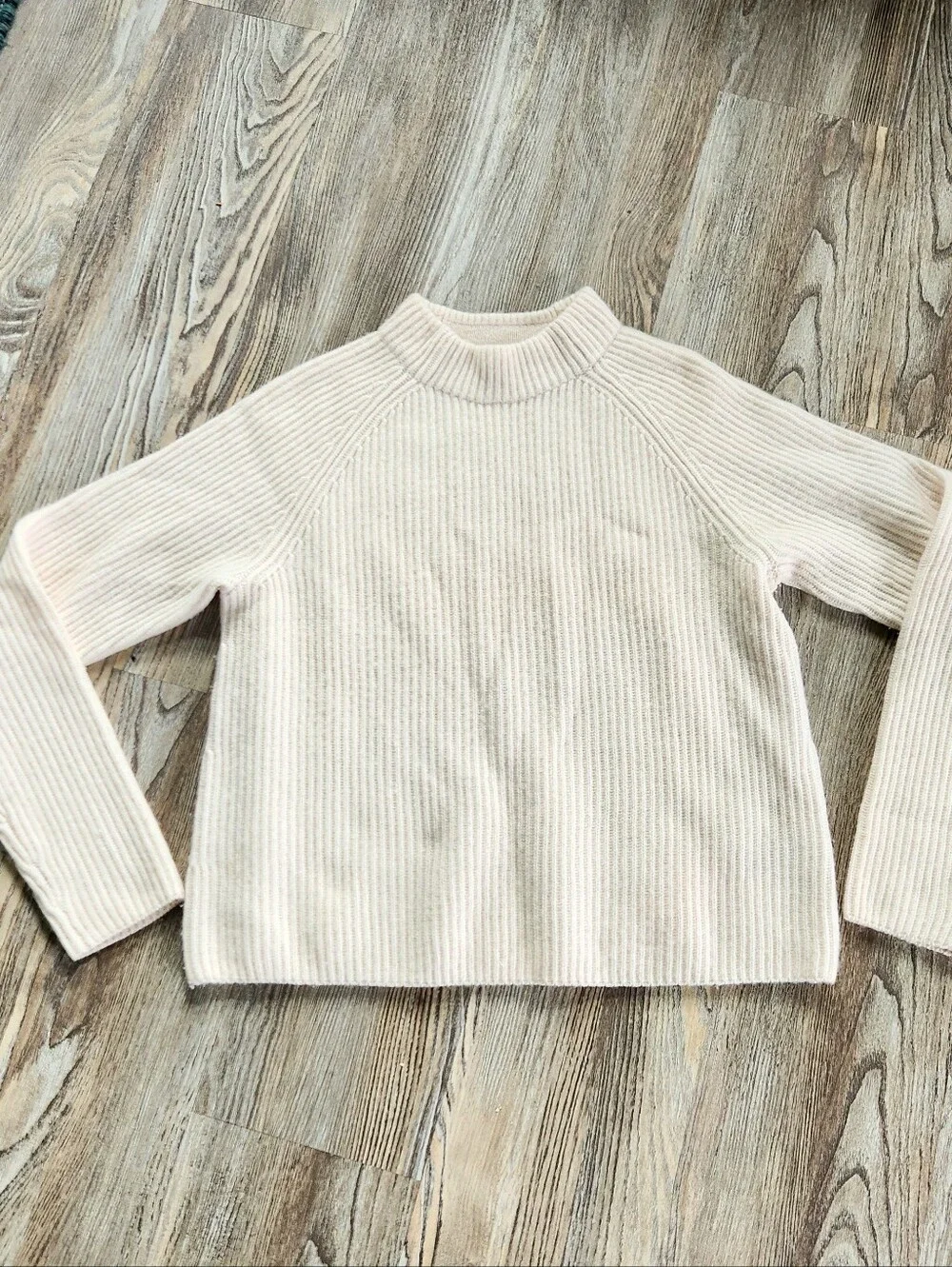 Banana Republic Cashmere Ivory Ribbed Knit Boxy Sweater M Raglan Mock Neck Cozy